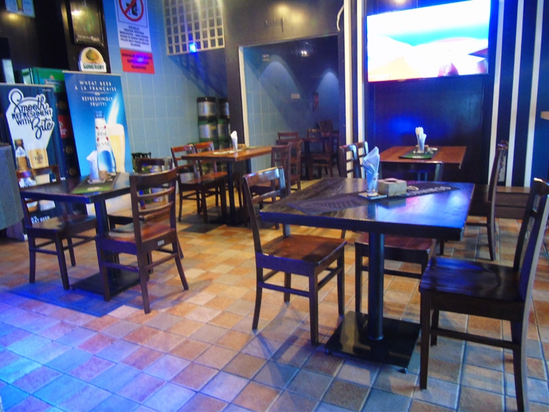 restaurants furniture TRAVELLERS BISTRO & PUB 