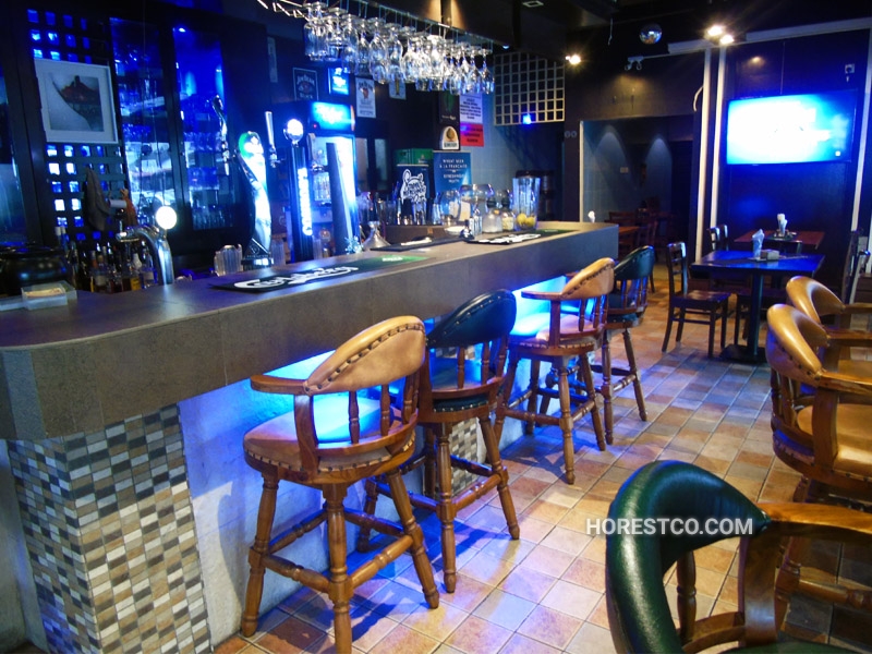 restaurants furniture TRAVELLERS BISTRO & PUB 