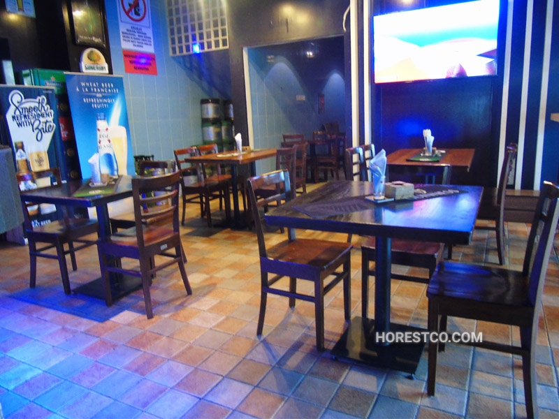 restaurants furniture TRAVELLERS BISTRO & PUB 